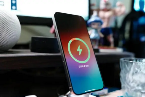 厚街镇苹果15换屏服务分享用什么充电器给iPhone15充电更好 